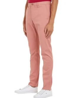 Pantalon Bleeker en coton rose uni avec une coupe chino et poches arrières