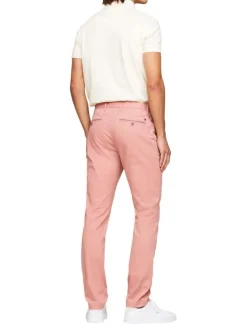 Pantalon Bleeker en coton rose uni avec une coupe chino et poches arrières