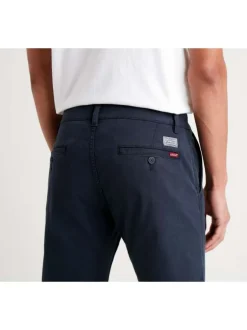 Pantalon bleu marine en coton uni avec poches avant et poches passepoilées arrière