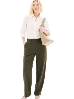 Pantalon cargo kaki uni avec une coupe ample et de multiples poches