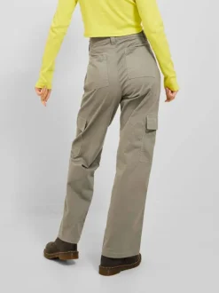 Pantalon Cargo kaki uni avec une coupe regular fit et des poches latérales