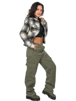 Pantalon Cargo kaki uni avec une coupe regular fit et des poches latérales