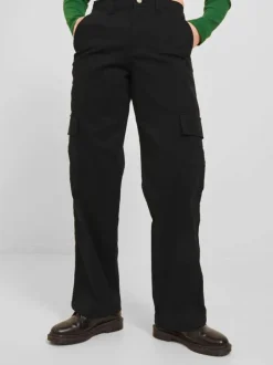Pantalon Cargo noir uni avec une coupe regular fit et des poches arrières