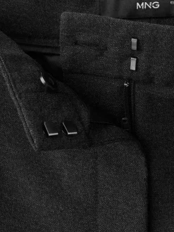 Pantalon Chino anthracite uni coupe ample pourvu de trois types de fermetures