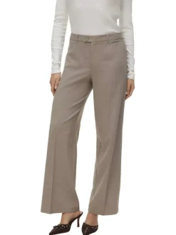 Pantalon chino beige uni avec une coupe droite et des passants pour ceinture