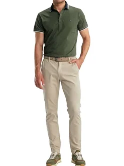 Pantalon chino beige uni pourvu d'un lien à nouer à la taille