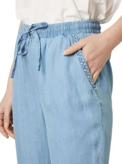 Pantalon chino bleu uni pourvu d'une coupe droite et d'une taille haute