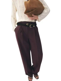 Pantalon chino bordeaux uni pourvu d'une taille intermédiaire