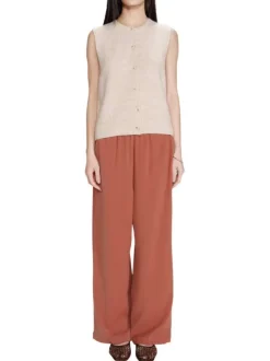 Pantalon chino brique uni avec une coupe droite et une taille élastiquée