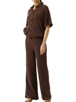 Pantalon chino brun uni pourvu d'une taille élastiquée et d'une coupe bootcut