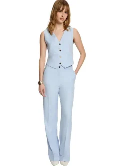 Pantalon chino ciel pourvu d'une fermeture par zip et bouton