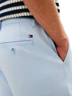 Pantalon chino Denton en coton ciel à coupe droite pourvu de poches plaquées