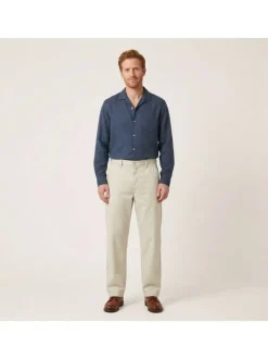 Pantalon chino en coton beige coupe ample pourvu du patch de la marque