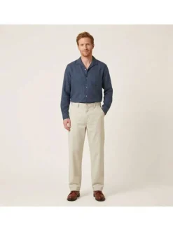 Pantalon chino en coton beige coupe ample pourvu du patch de la marque