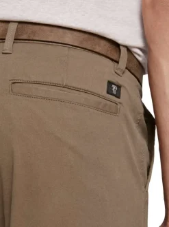 Pantalon Chino en coton beige uni avec une coupe slim et des poches arrières