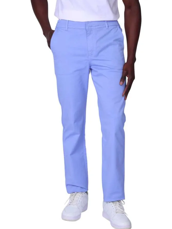 Pantalon chino en coton bleu ciel uni avec une coupe ajustée