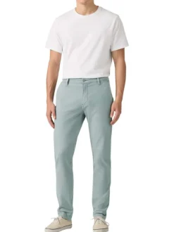 Pantalon chino en coton bleu clair pourvu du patch de la marque