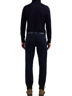 Pantalon chino en coton bleu marine uni avec une coupe regular fit