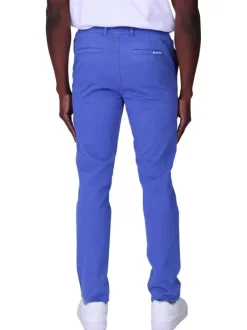Pantalon chino en coton bleu uni avec une coupe ajustée et une taille élastiquée