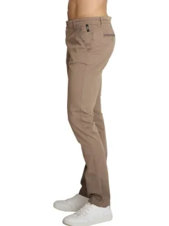Pantalon chino en coton brun uni avec une coupe ajustée et une taille basse