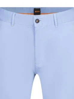 Pantalon chino en coton ciel uni avec une coupe slim et plusieurs poches