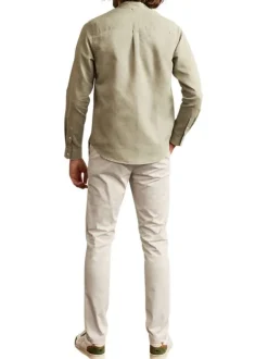 Pantalon chino en coton écru uni avec une coupe slim et un logo bleu brodé