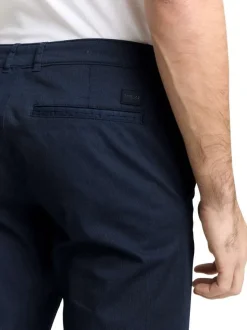 Pantalon chino en coton marine avec une coupe slim et une taille intermédiaire