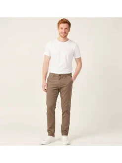 Pantalon chino en coton marron avec 4 poches et une coupe slim
