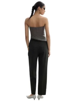 Pantalon Chino gris uni avec une coupe regular fit et 2 poches latérales