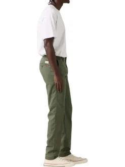 Pantalon chino kaki à coupe slim pourvu du patch de la marque