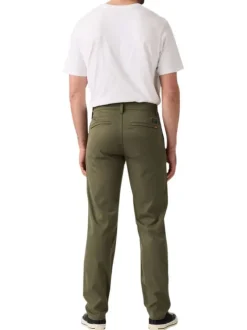 Pantalon chino kaki à coupe slim pourvu du patch de la marque