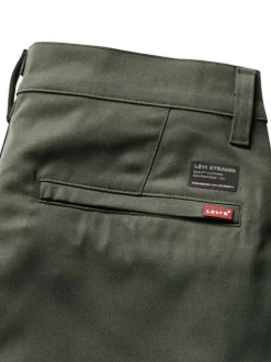 Pantalon chino kaki à coupe slim pourvu du patch de la marque