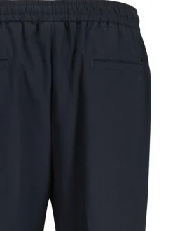 Pantalon chino marine à plis pourvu d'une coupe droite et de poches plaquées