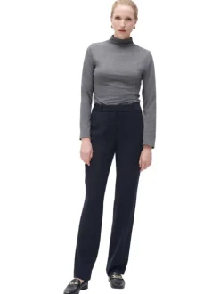 Pantalon Chino marine uni avec une coupe Regular fit et 4 poches