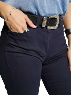 Pantalon Chino marine uni avec une coupe slim à zip et bouton