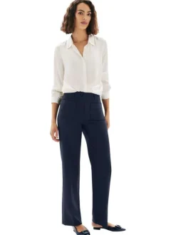 Pantalon Chino marine uni coupe bootcut pourvu de passants