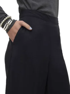Pantalon chino noir coupe ample pourvu d'une taille élastiquée à l'arrière