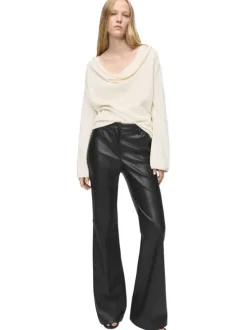 Pantalon chino noir enduit avec une coupe bootcut et 5 poches