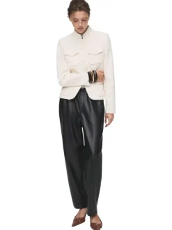 Pantalon chino noir en simili cuir pourvu d'une taille élastiquée