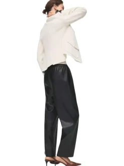 Pantalon chino noir en simili cuir pourvu d'une taille élastiquée