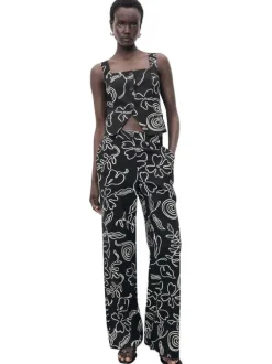 Pantalon chino noir imprimé avec une coupe droite et des passants pour ceinture