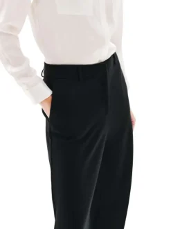 Pantalon chino noir uni avec une coupe bootcut et 2 poches italiennes