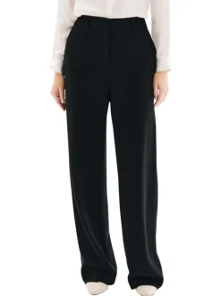 Pantalon chino noir uni avec une coupe bootcut et 2 poches italiennes