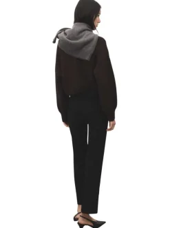 Pantalon chino 7/8 noir uni avec une coupe droite et 4 poches