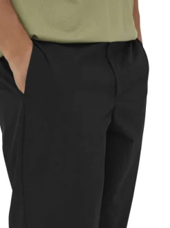 Pantalon Chino noir uni avec une coupe droite à zip et à bouton