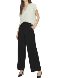 Pantalon chino noir uni avec une coupe flare et une taille élastiquée