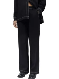 Pantalon chino noir uni pourvu d'une coupe bootcut et d'une taille élastiquée