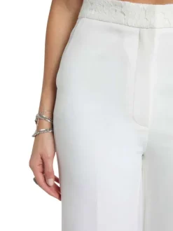 Pantalon chino à plis blanc pourvu d'une coupe bootcut et d'une taille haute