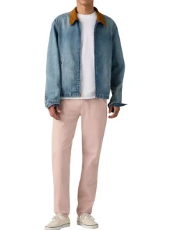 Pantalon chino rose à coupe slim pourvu du patch de la marque
