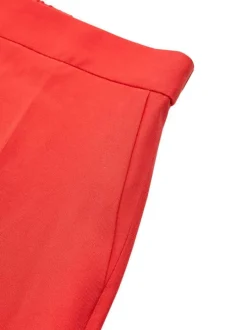 Pantalon chino rouge uni avec une coupe droite et une taille intermédiaire